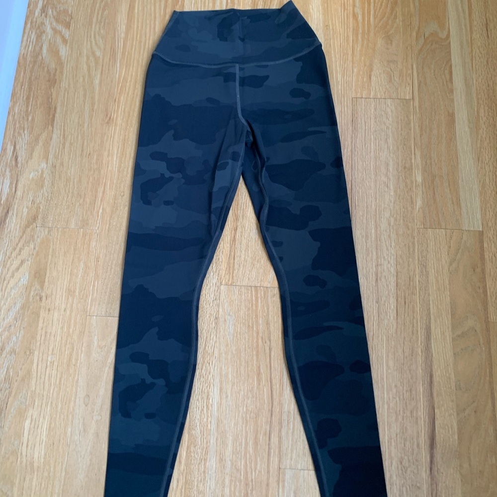 Alo High-Waist Camo Vapor Legging - Picture 3 of 3